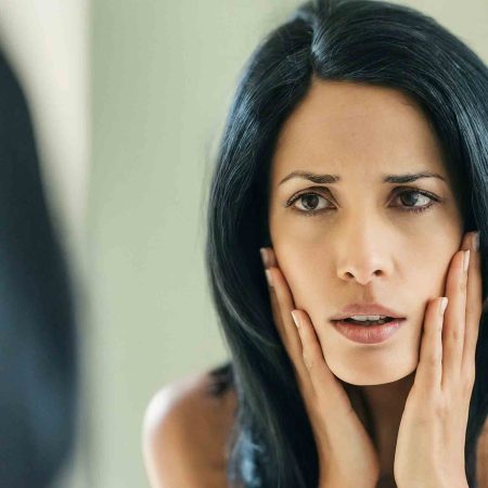 womane_black_haired_concerned_mirror